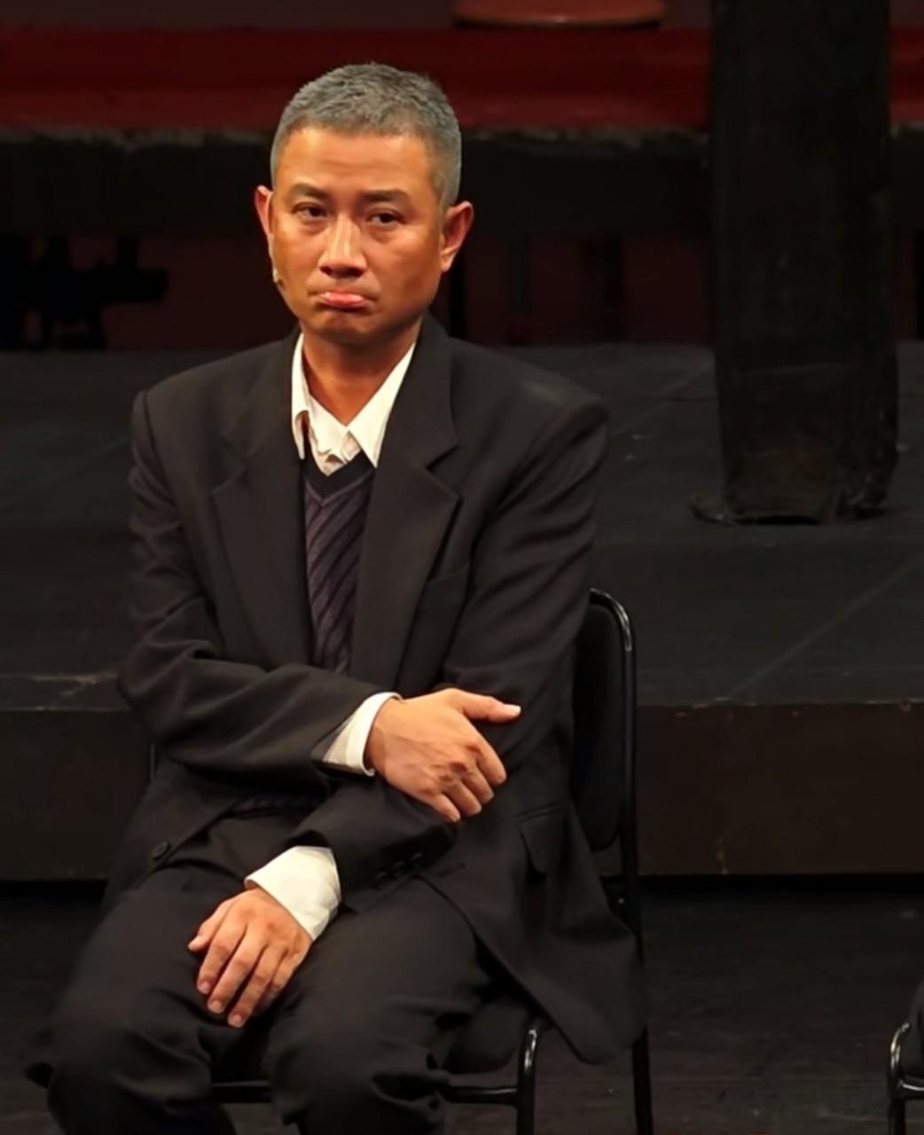 文章和女儿假期聚餐，17岁文君竹化淡妆好甜美，越长越像马伊琍