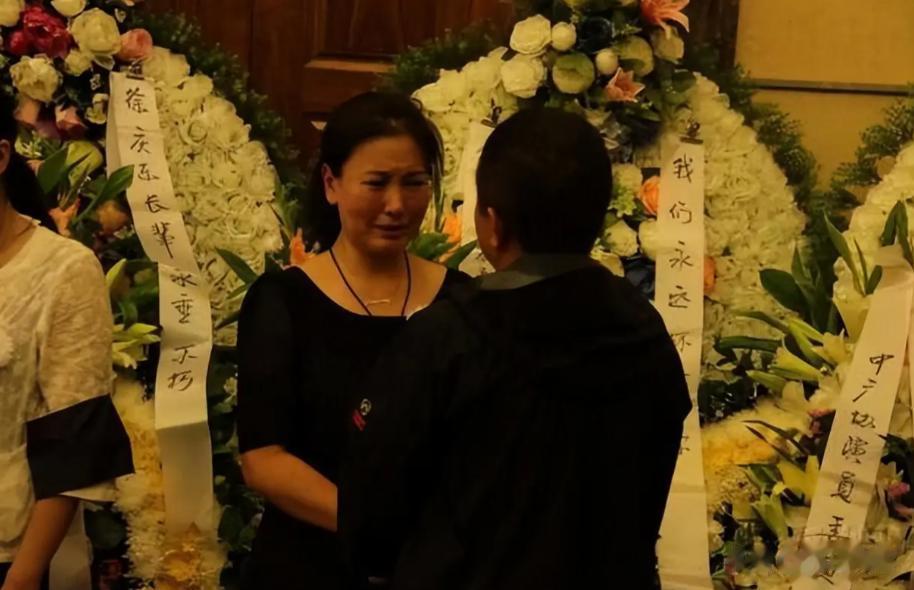 同居多年不领证,承担房租高龄生女,丈夫离世后她去了哪里?