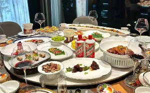 云溪县副县长误把即将空降的一把手当成是小科员，竟然当众对其夫人灌酒！