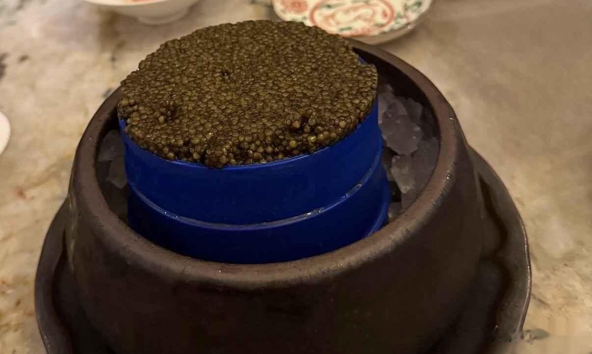 63岁单身富婆，亿万身家却独居维港，新年宴席藏着哪些秘密？