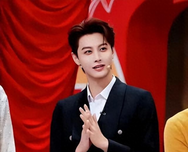 娱乐圈又炸锅了！两大短剧顶流连环“塌房”，到底发生了什么？