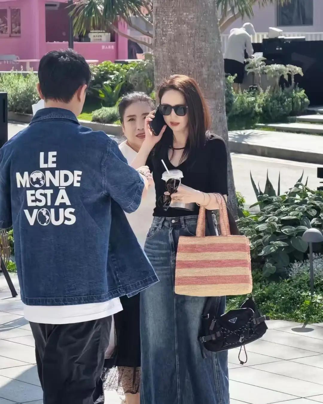 董璇大年初九回婆家,一家21口合照,张维伊外婆感动的热泪盈眶