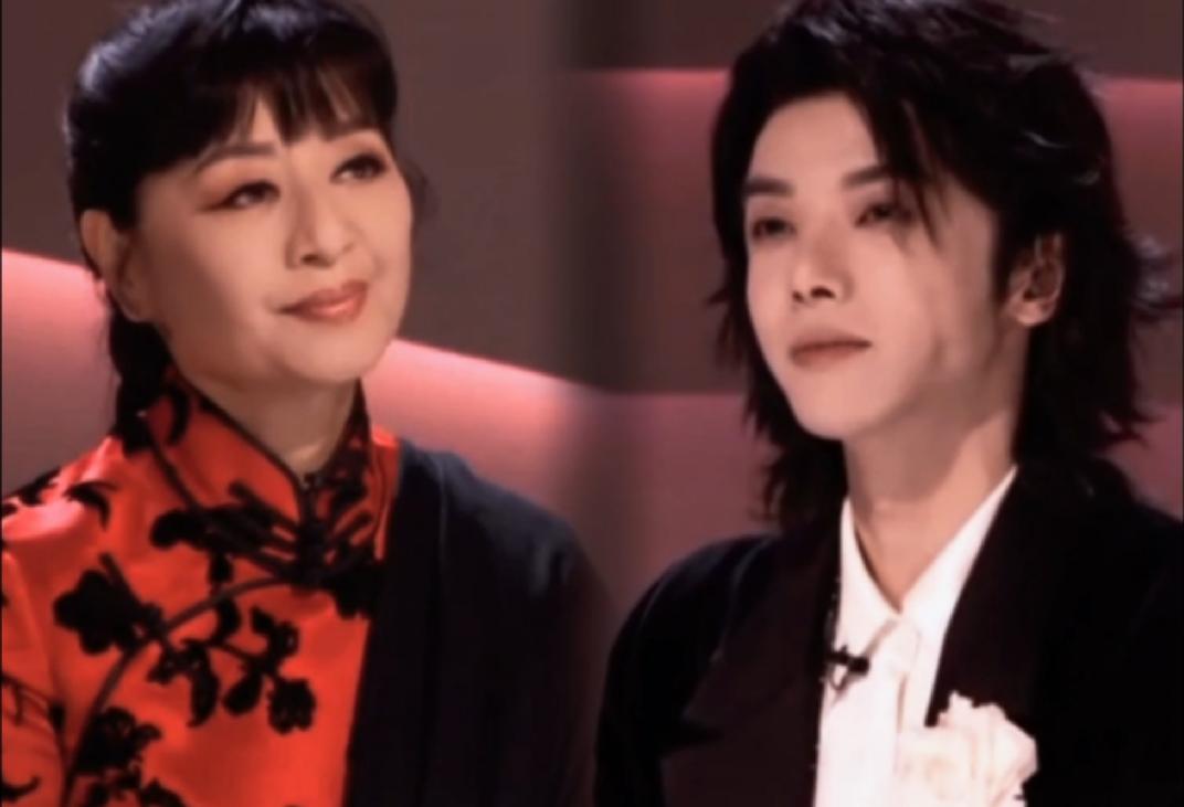 殷秀梅华晨宇牵手同框仅1天,恶心事发生,原来她和陈坤处境一样