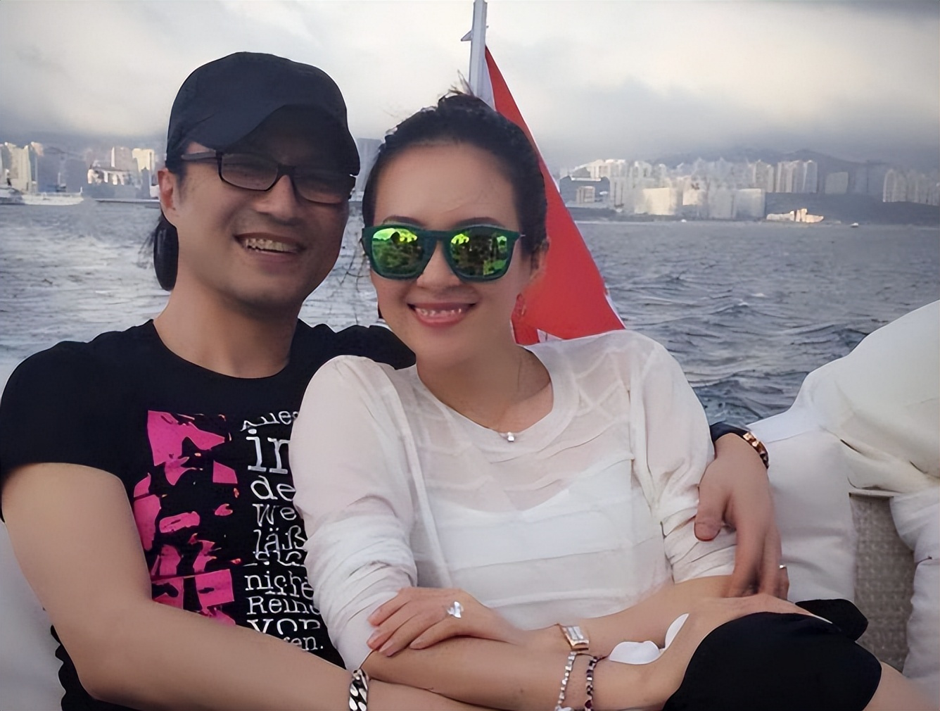 汪峰也没想到，距离过年仅剩5天，46岁章子怡高调官宣了喜讯！