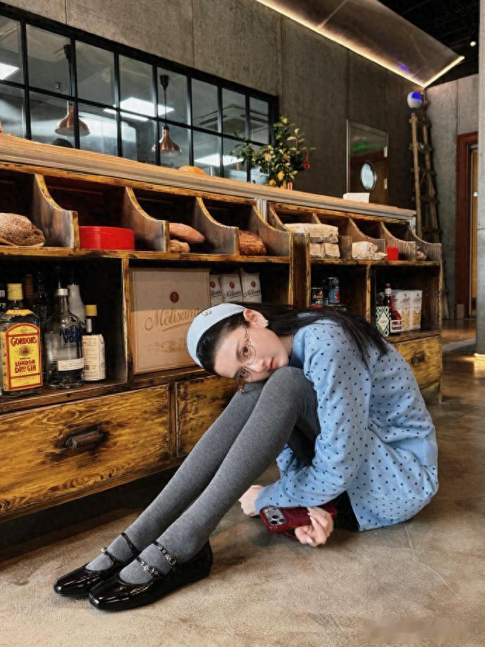 宋祖儿：甜妹脸配漫画腿，这反差感真的越看越上头