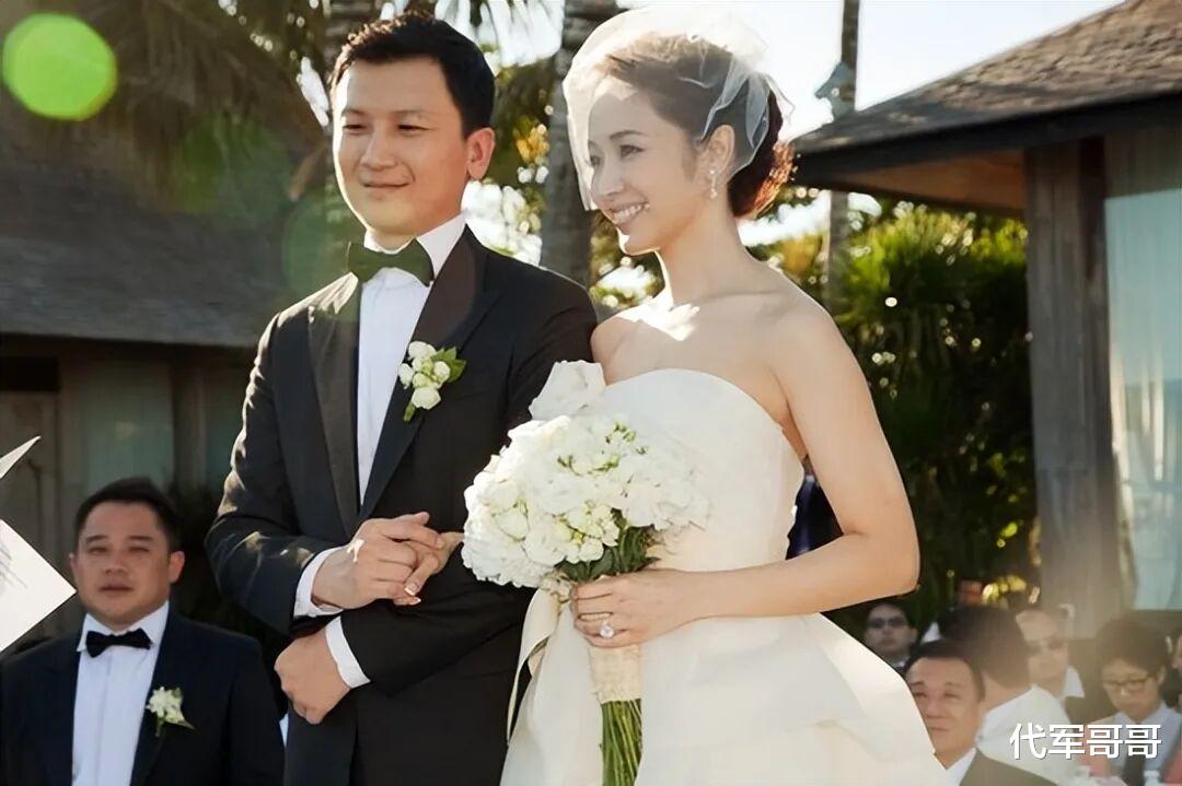 47岁侯佩岑近况曝光！与周杰伦分手后嫁富豪，如今2个儿子是她的骄傲