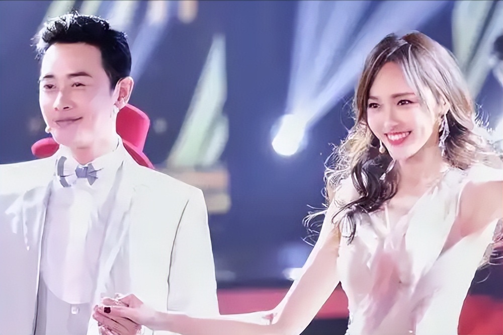 婚变传闻仅2个月，44岁罗晋高调官宣喜讯，唐嫣终于可以放心了