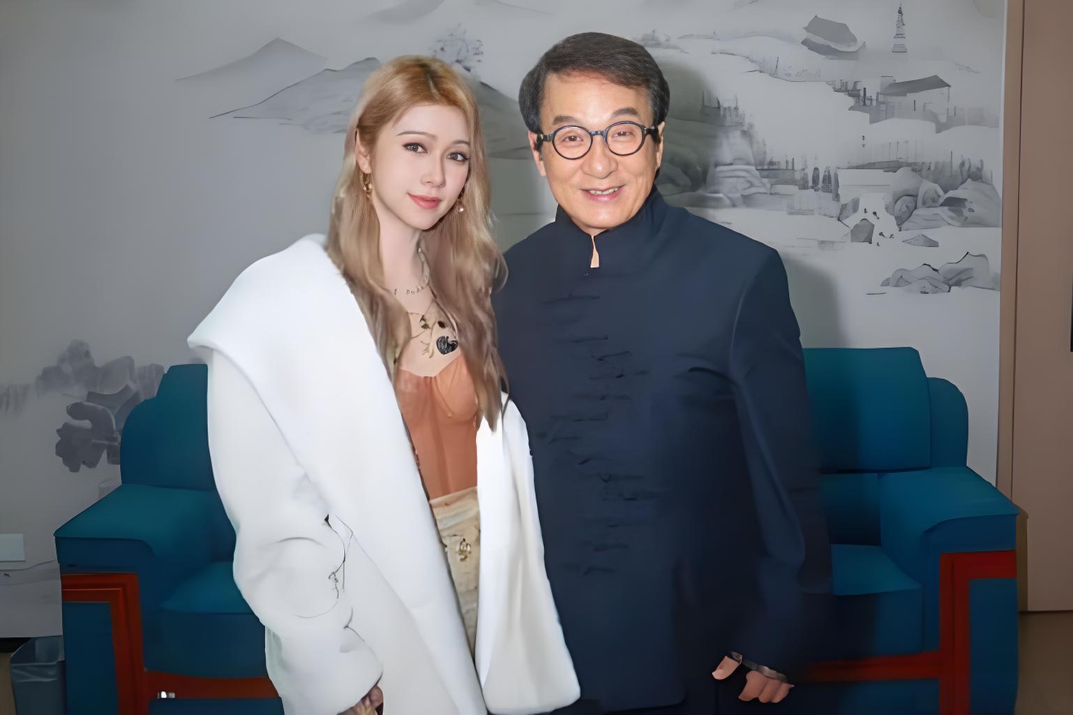 薛凯琪第2次上央视春晚!她45岁无人敢娶