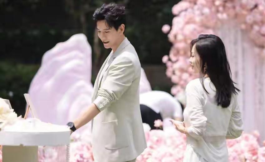 戏里演“渣男”，戏外好男人，婚后的经超把妻子宠成了公主