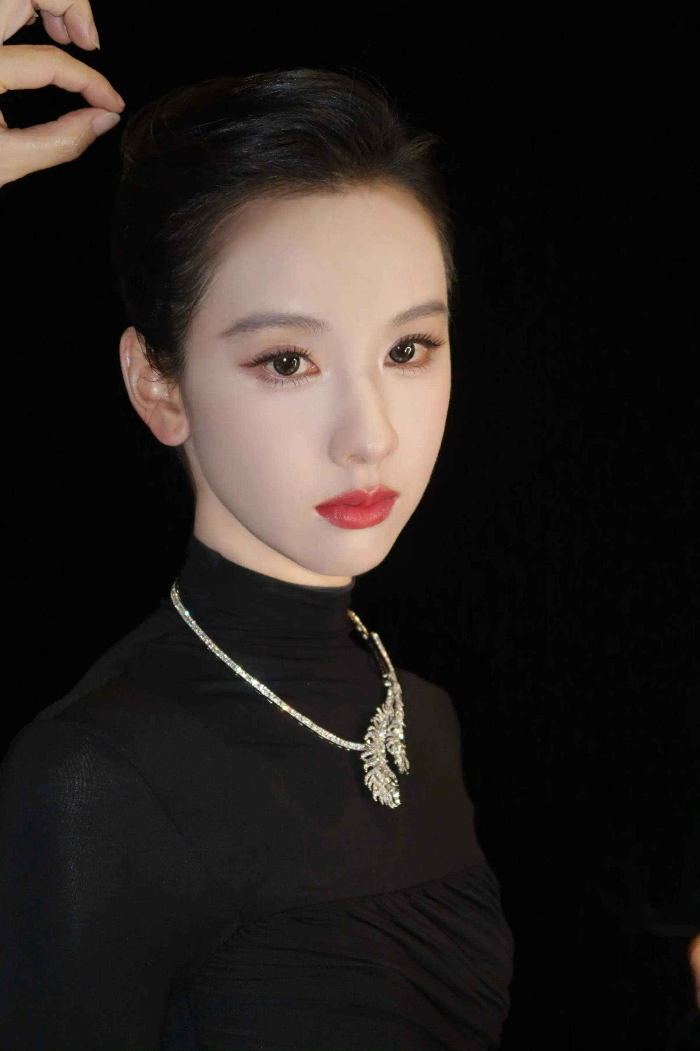 陈都灵，好漂亮的一颗头。