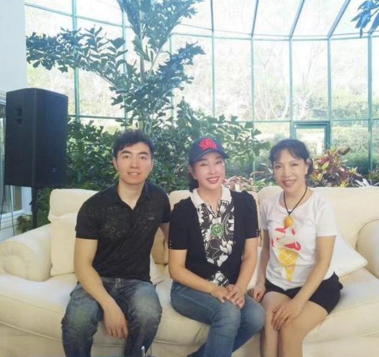 刘晓庆事件升级！家庭情况被扒，妹妹被传投毒、骗钱只是冰山一角