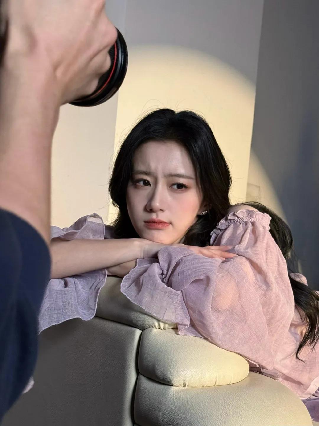 包上恩 年轻的脸蛋就是这么无瑕！