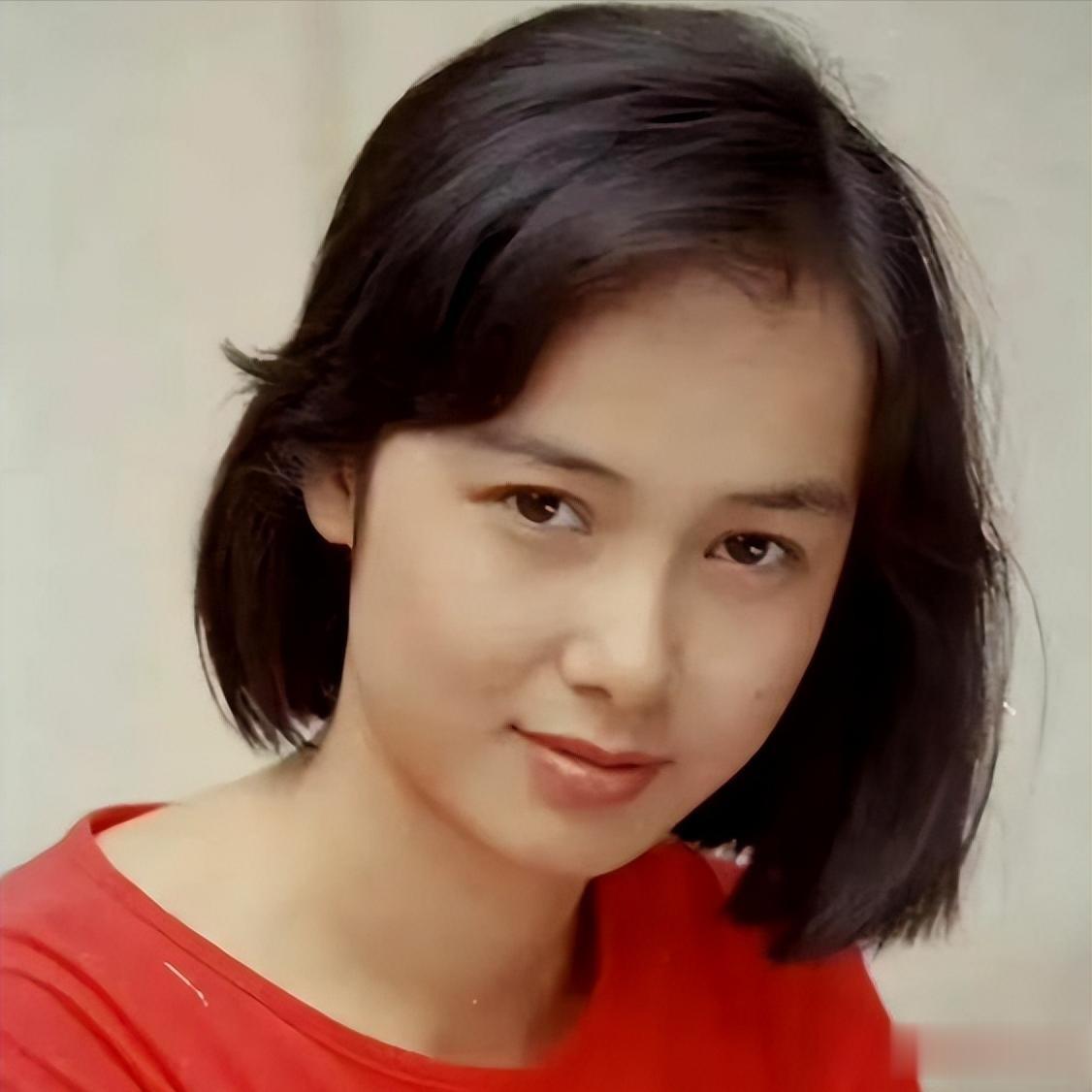 60岁蒋雯丽现状：定居英国，又瘦又老，没想到一代女神也老了