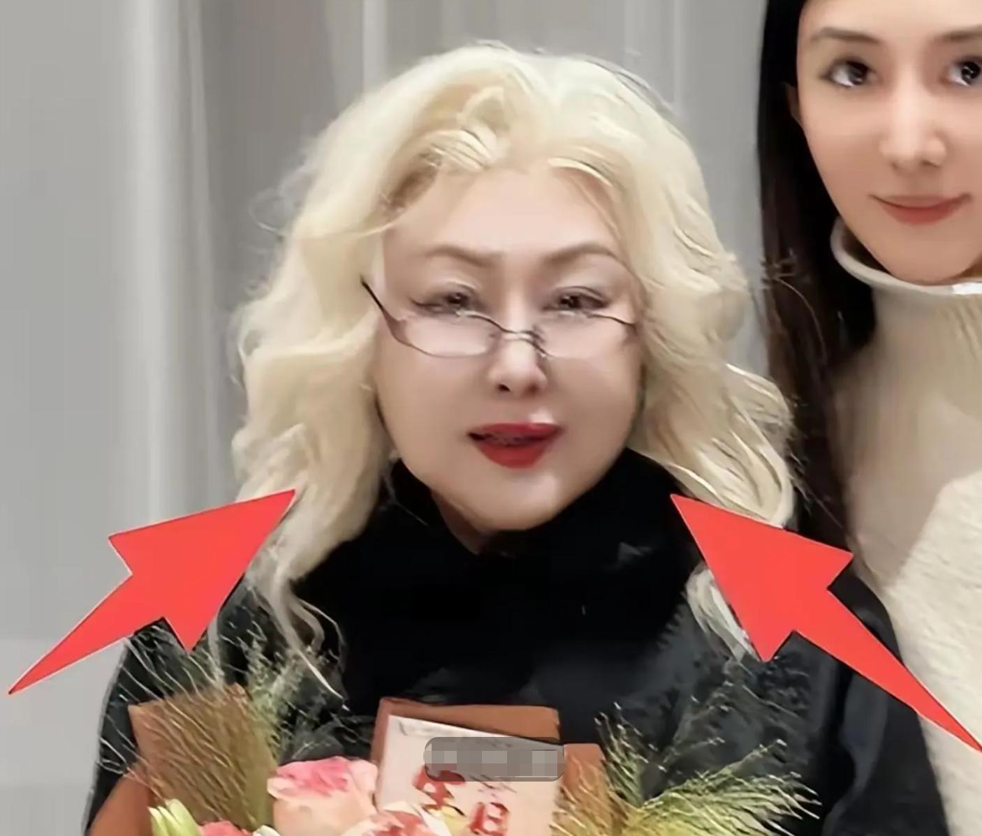 尾骨裂伤、瑞士老公去世，76岁斯琴高娃近况曝光，担忧的事发生了