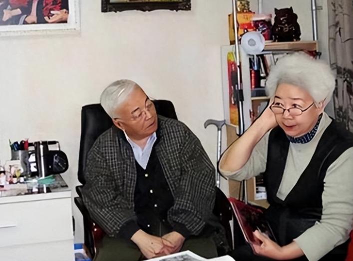 98岁的田华也没想到，风光一辈子老了住旧房子，孙子成了晚年依靠