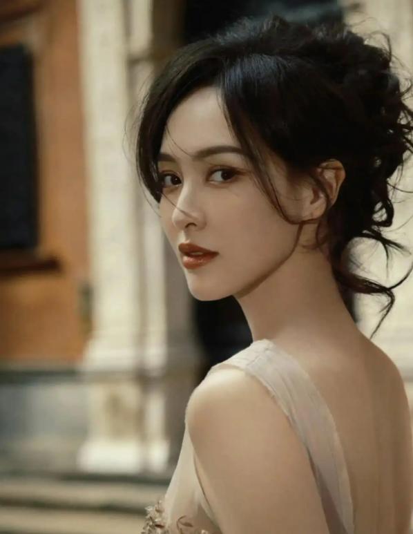 离婚不离家？婚变传闻刚3个月，唐嫣突然摊牌，撕碎了罗晋的体面