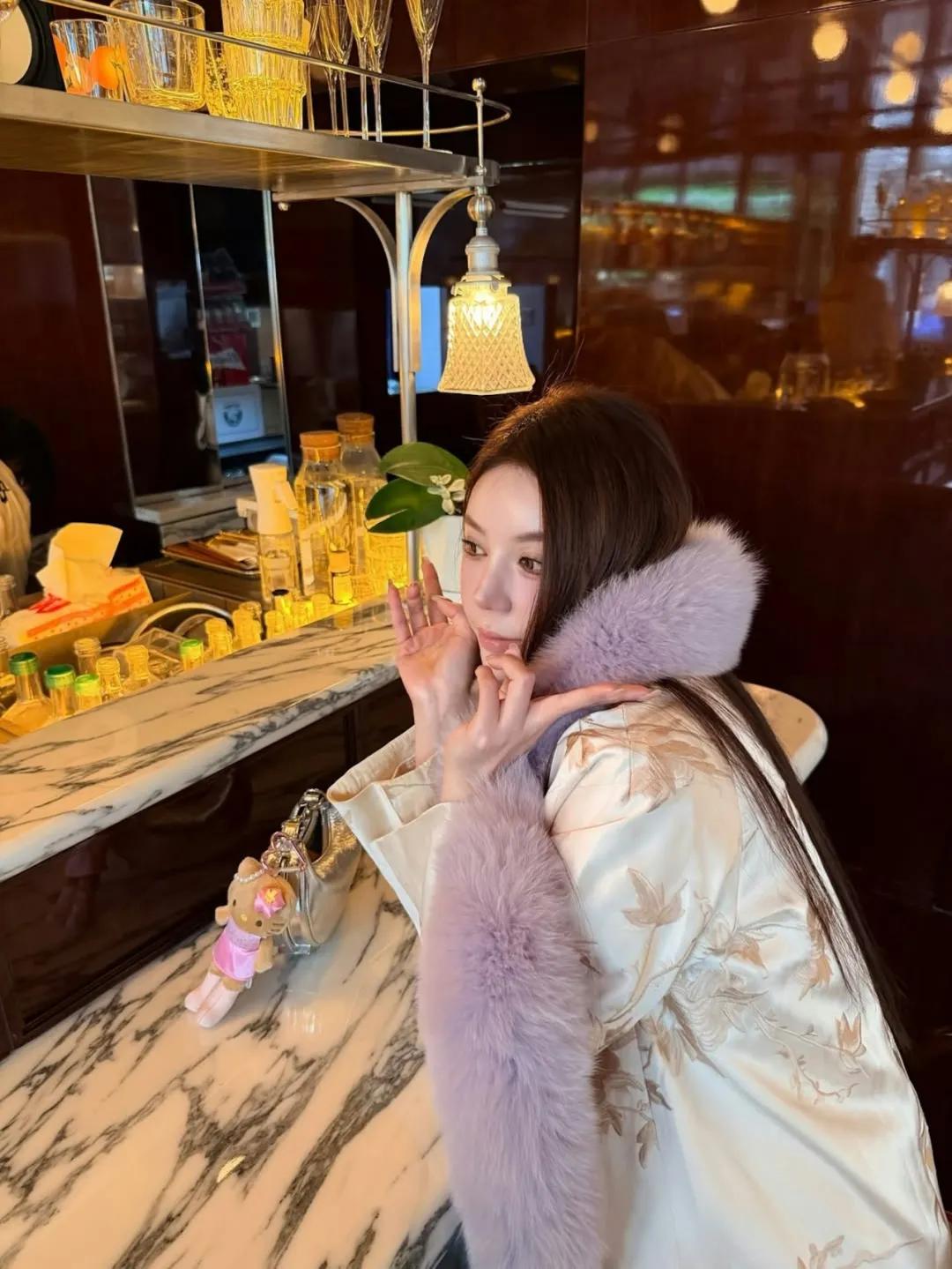 曾演《新闻女王》！34岁TVB男星闯内地首拍短剧,高调认爱富贵女友