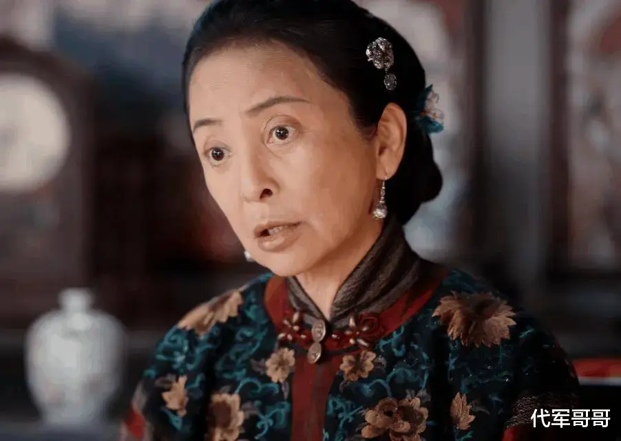 62岁李勤勤近况曝光！经历三次失败跨国婚姻，与34岁儿子相依为命