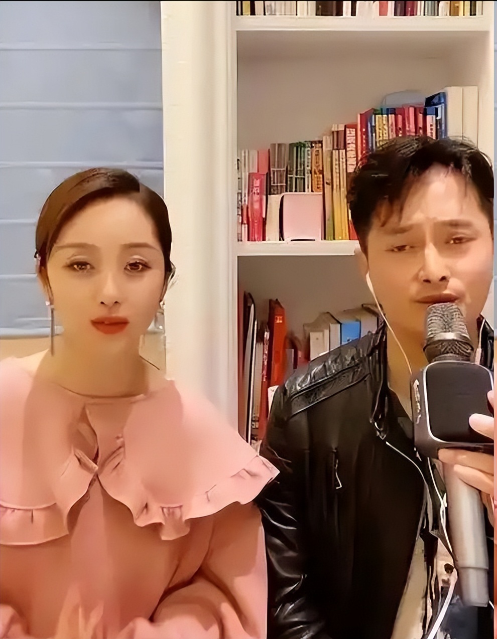 抛弃妻女，娶小10岁北大娇妻，47岁云飞，终究为自己的荒唐买了单