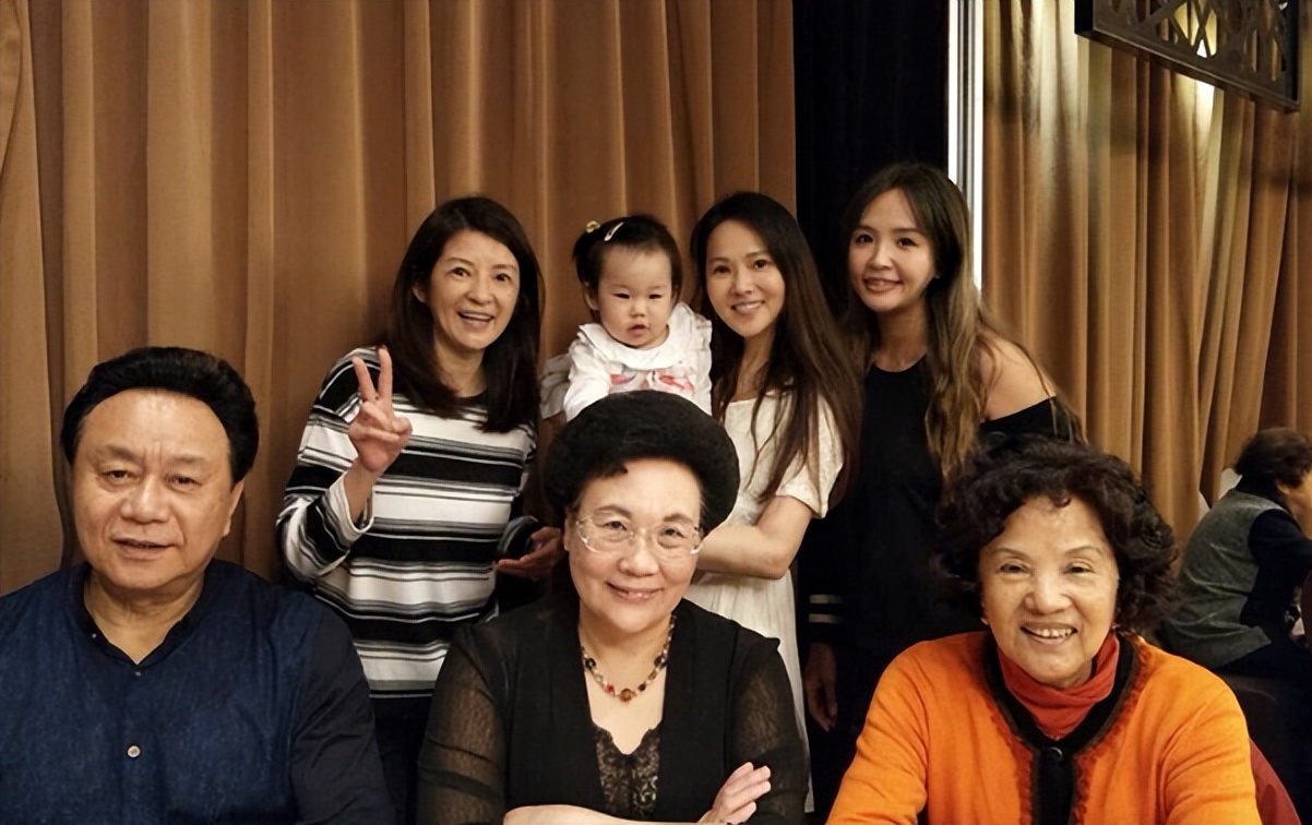 看了伊能静晒泳装，才明白秦昊为什么对她是生理性喜欢