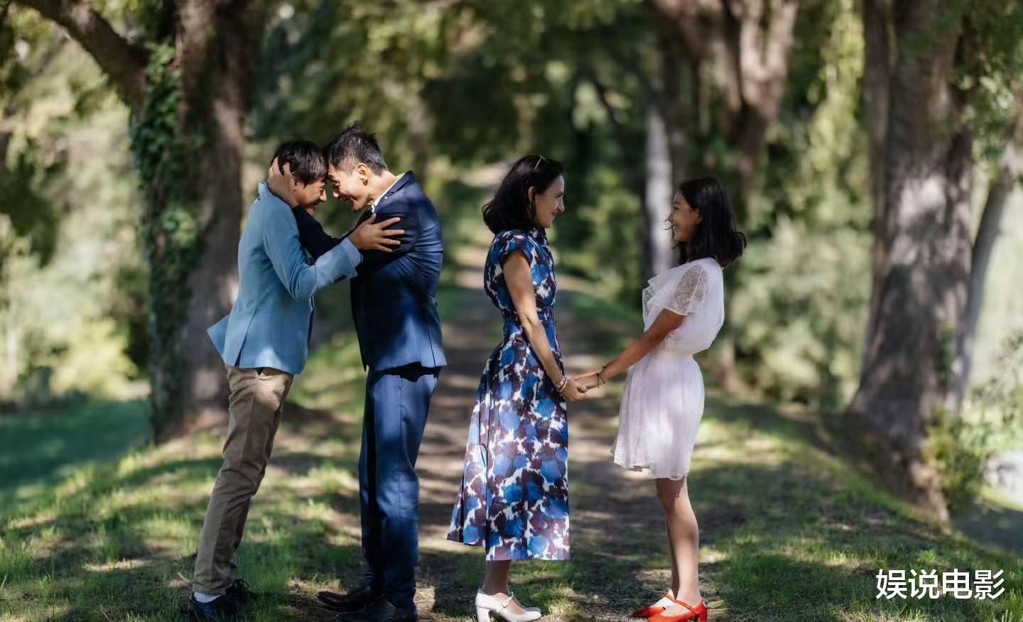 刘烨48岁生日，老婆晒照为其庆生，一家四口很幸福