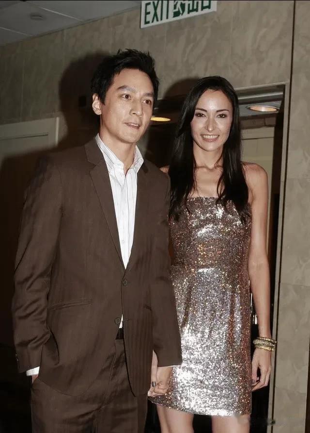 炸裂！这竟然是吴彦祖的老婆，47岁尽显老态，网友直呼认不出！
