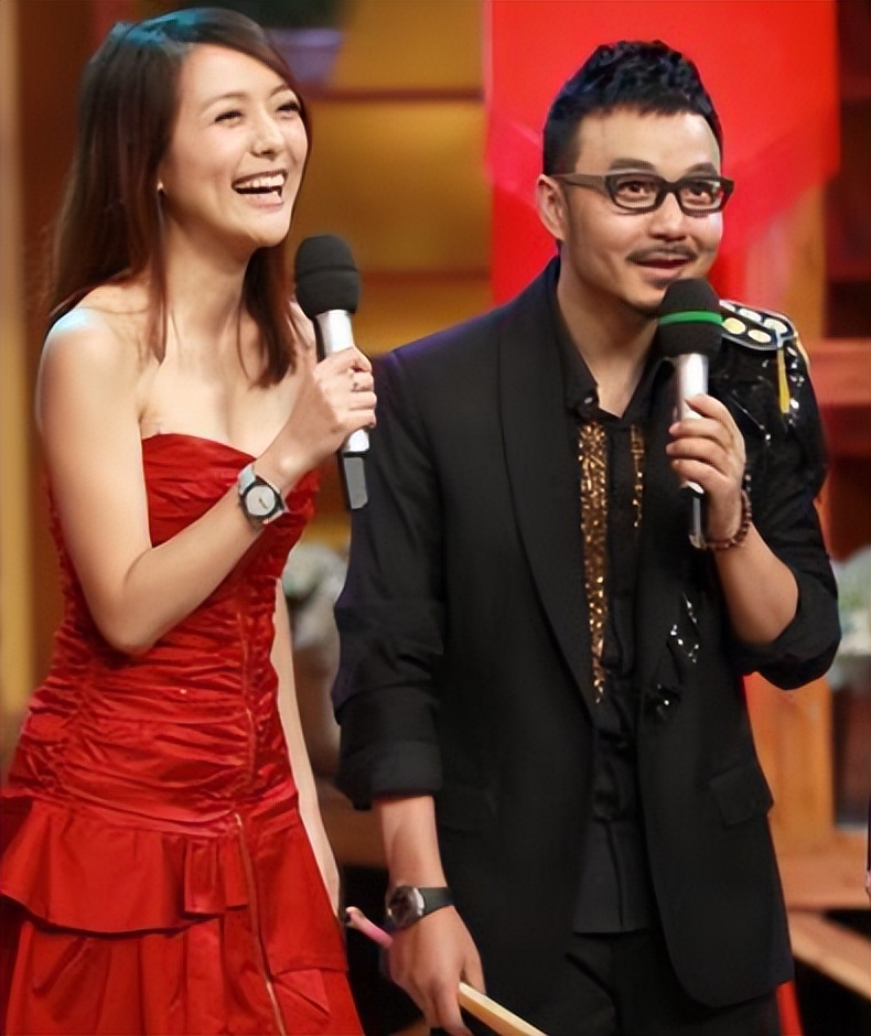 杨乐乐后悔全职带娃落泪，和汪涵多年感情再受争议