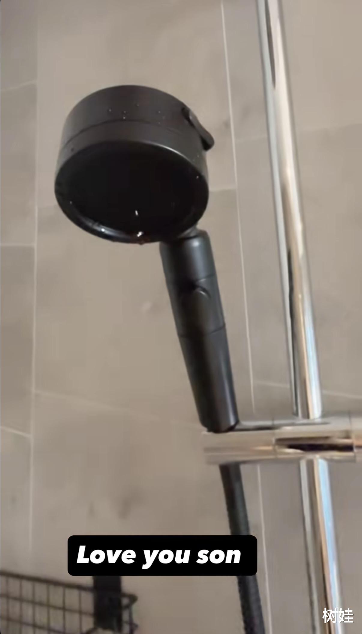 张柏芝在澳洲为儿子布置新家，亲自动手组装家私，18岁谢振轩帮忙