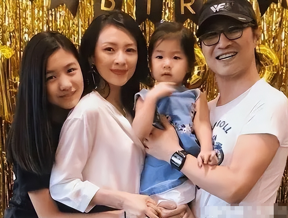 汪峰做梦也没想到，抚养权变更后，女儿醒醒竟成章子怡的“靠山”