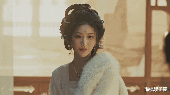 孔雪儿的「上桌路」,走对了