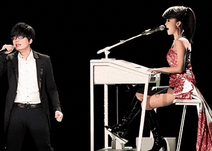 玖月奇迹离婚7年，王小玮近况曝光，43岁无婚无育，身体发福显老