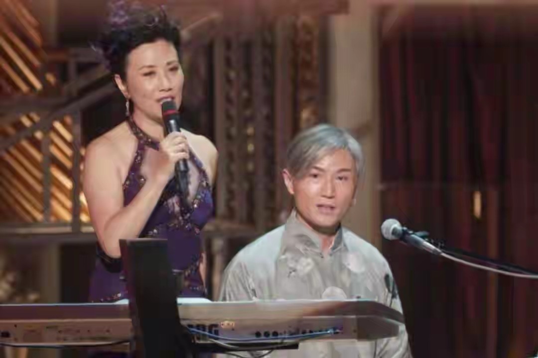 香港知名音乐人周启生怒斥王晶装专家,消费已故巨星,博眼球赚钱