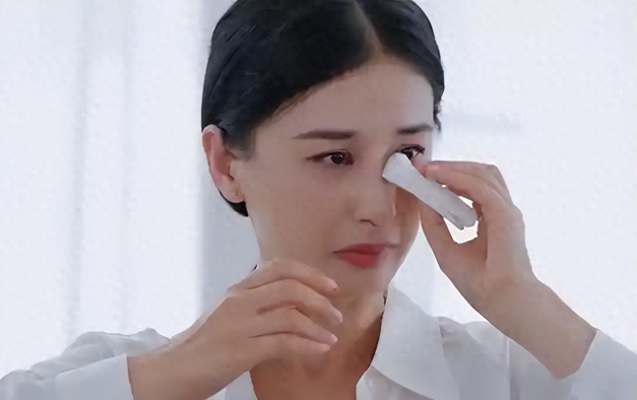 离婚仅1年，杨子母亲态度大变，黄圣依算盘落空，担心的事发生了