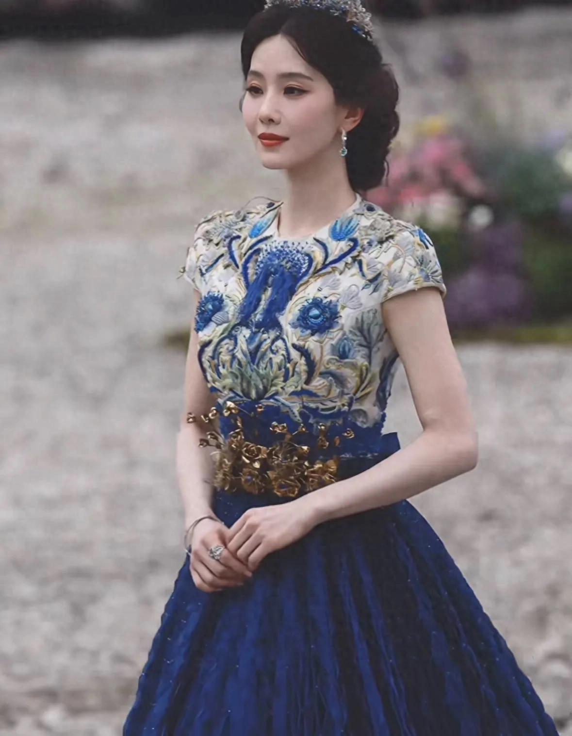 RedGala红毯：刘诗诗梦幻开场，易梦玲美商高，毓言cp像新婚夫妻