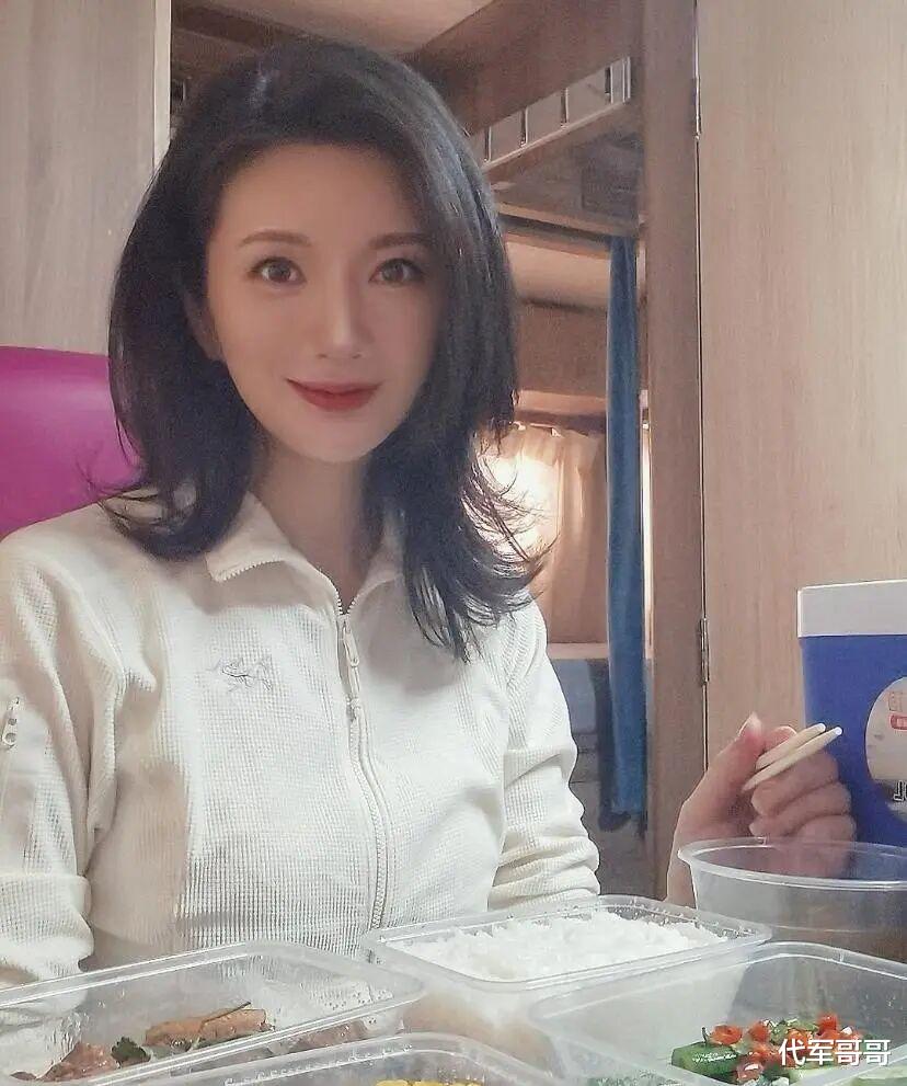 47岁苑冉近况曝光！曾与张子健传绯闻，如今婚姻成谜却风韵依旧