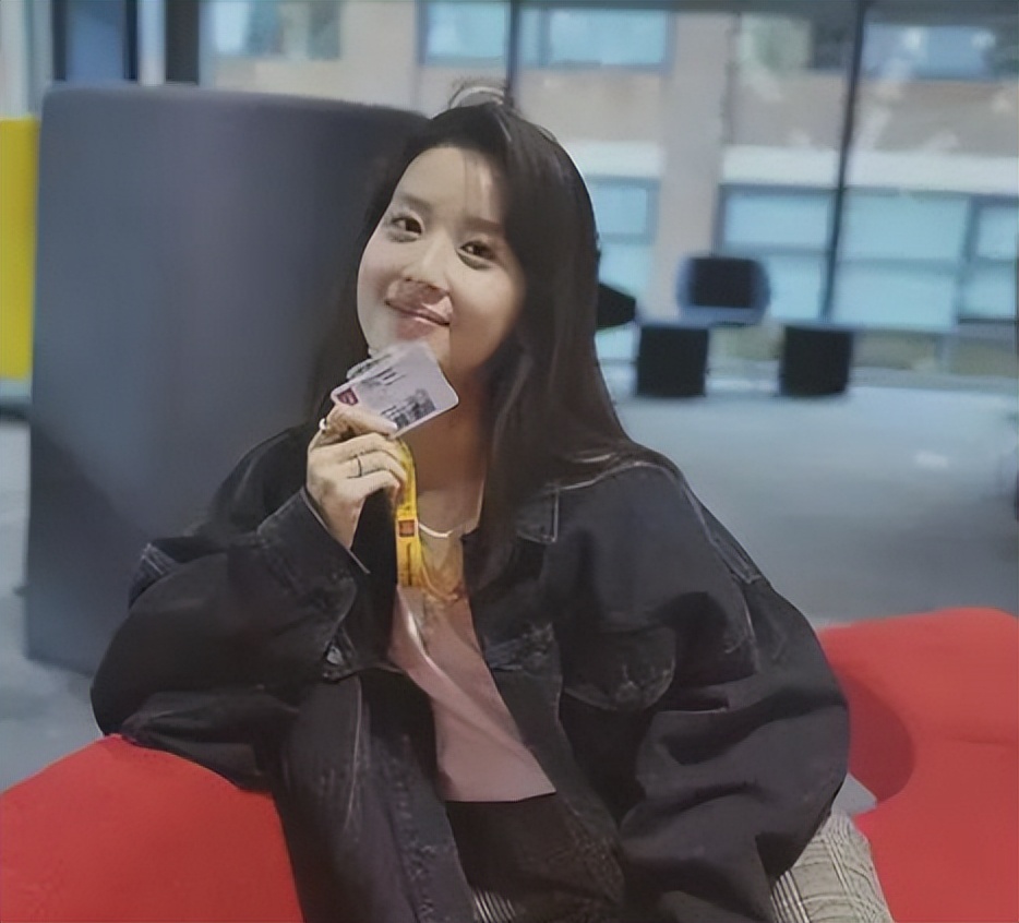 刘强东的老婆章泽天，生了3个娃还能保持这身材，确实厉害