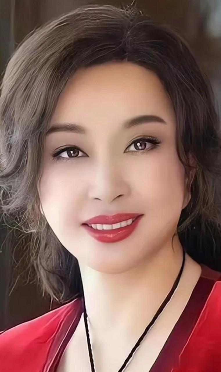 不再遮掩！和刘晓庆拍吻戏男主正面回应，让观众知道了他的想法