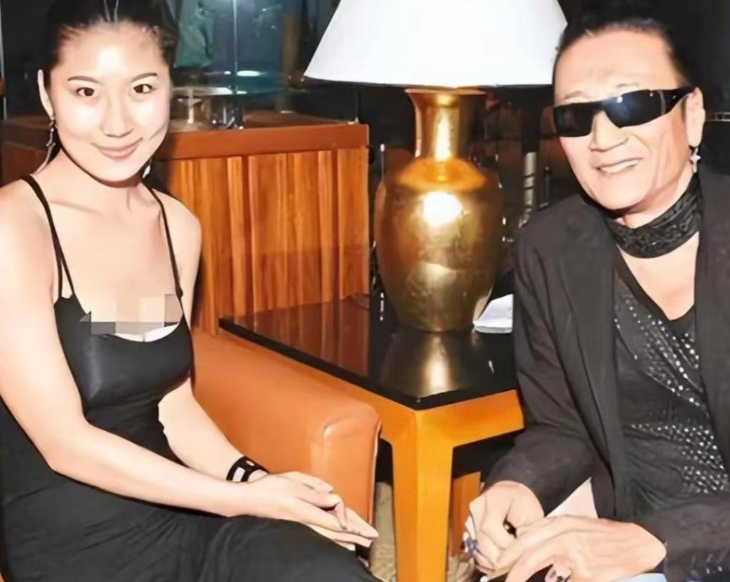 谢贤前女友大曝恋爱隐私！3年没碰她 早已结扎，晚年的体面不保了