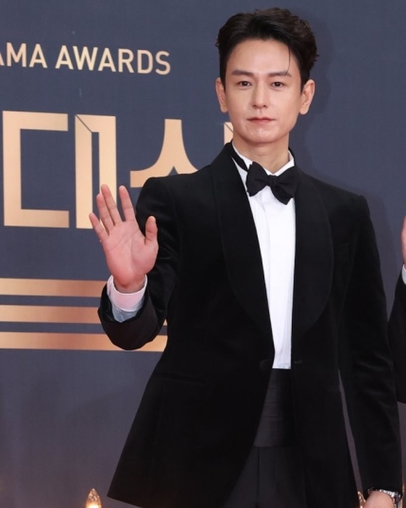 太心酸！韩国知名男星被曝在物流中心兼职打工，为了维持生计