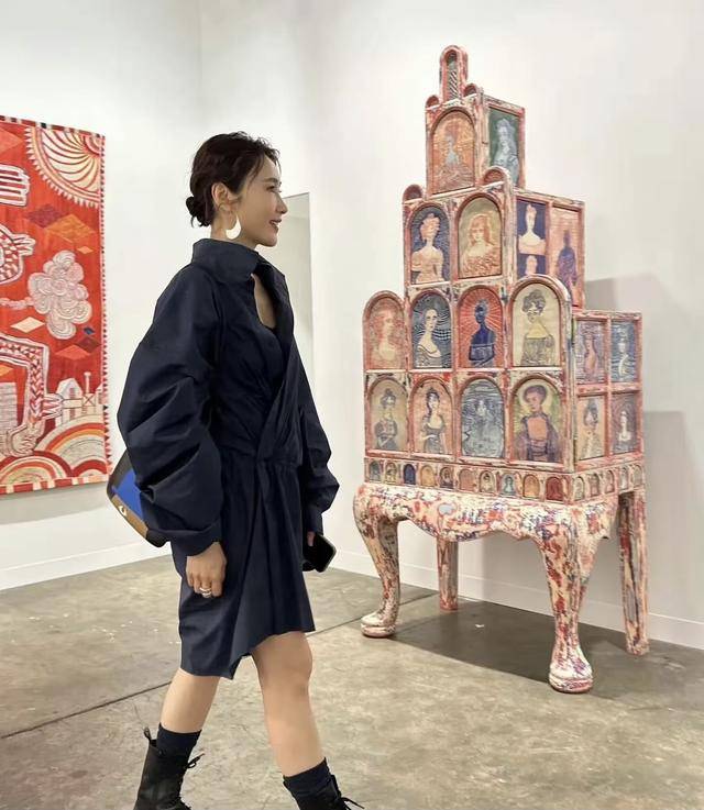 TVB前当家花旦现身艺术展！