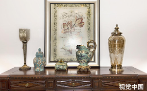 大爷打碎古董店里的宋代瓷器，赔156万后转身就快走。几十秒后老板脸色大变：不好，快追！