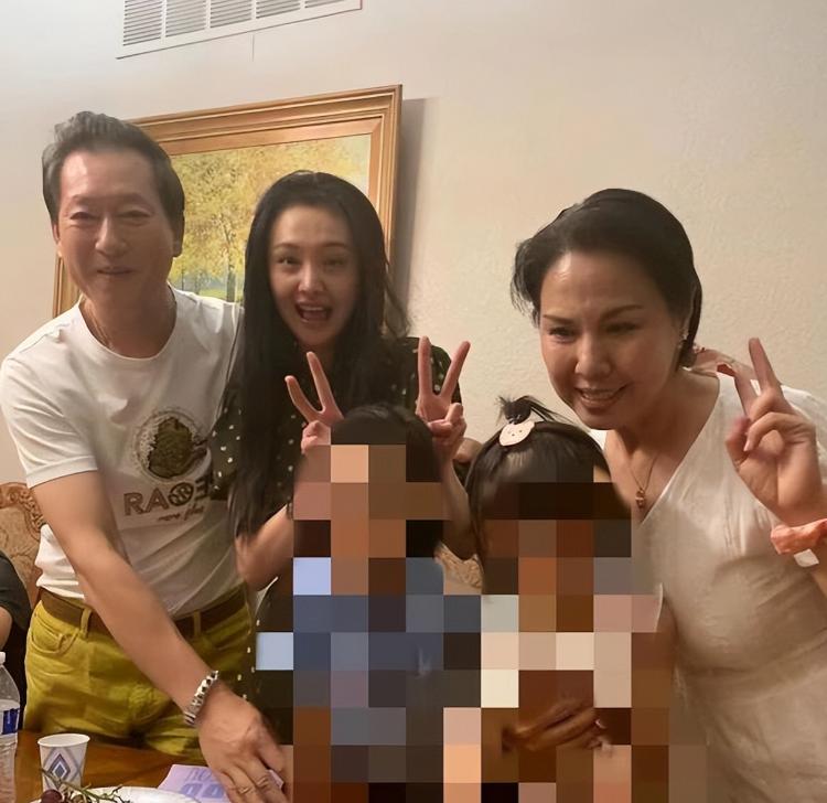 逃到美国4年多，34岁郑爽近照被曝，这一次她还能被大众原谅吗？