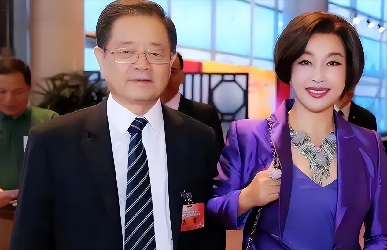 凌晨在北京去世,75岁谈8个男友,刘晓庆身上的谣言个个离谱