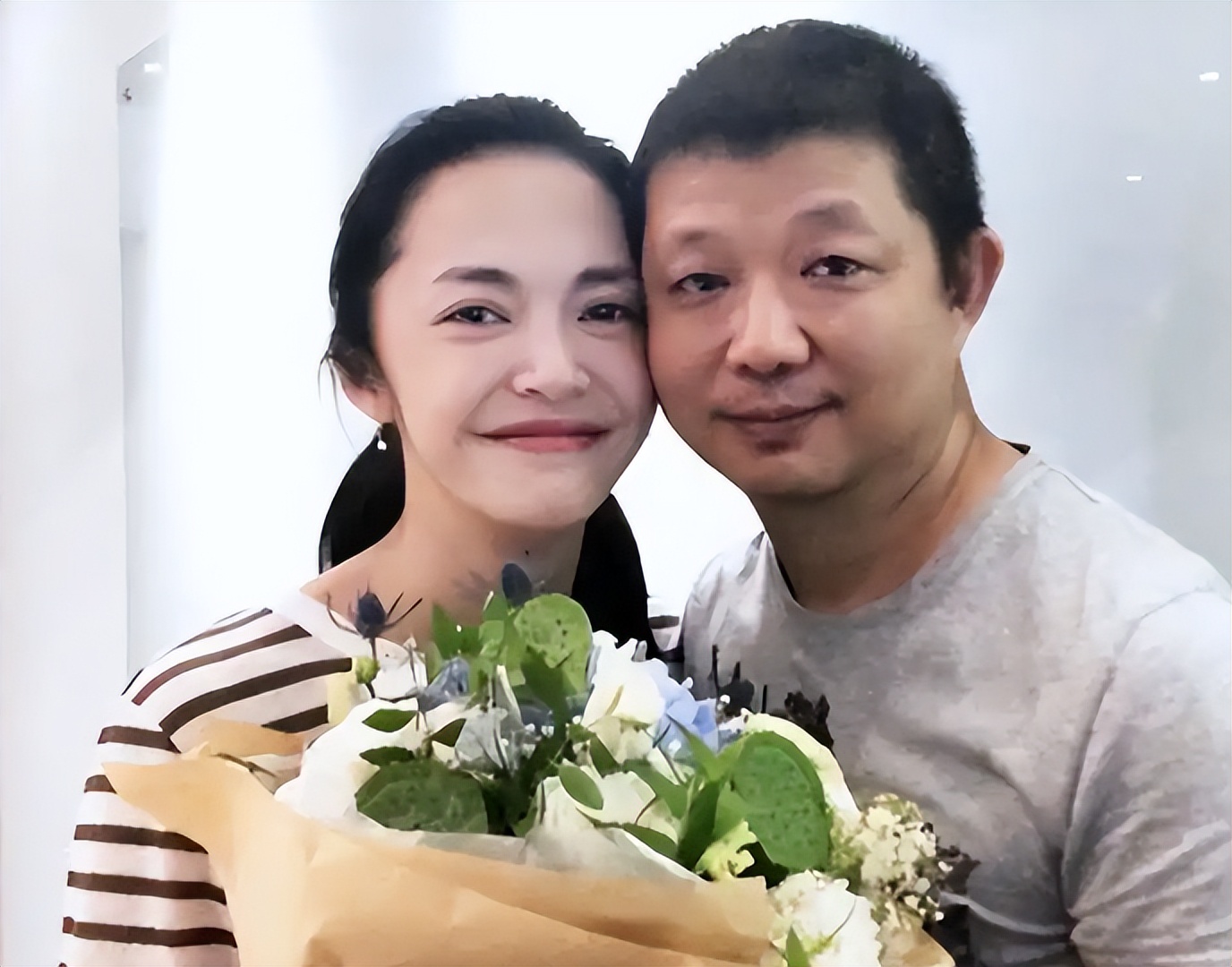 姚晨曹郁离婚多年才官宣!儿女双全、事业搭档,终究没能熬过岁月