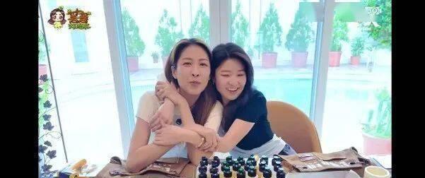 许绍雄遗作首播2亿播放量，女儿代父宣传强忍泪水。陈敏之安慰：父母换个方式存在