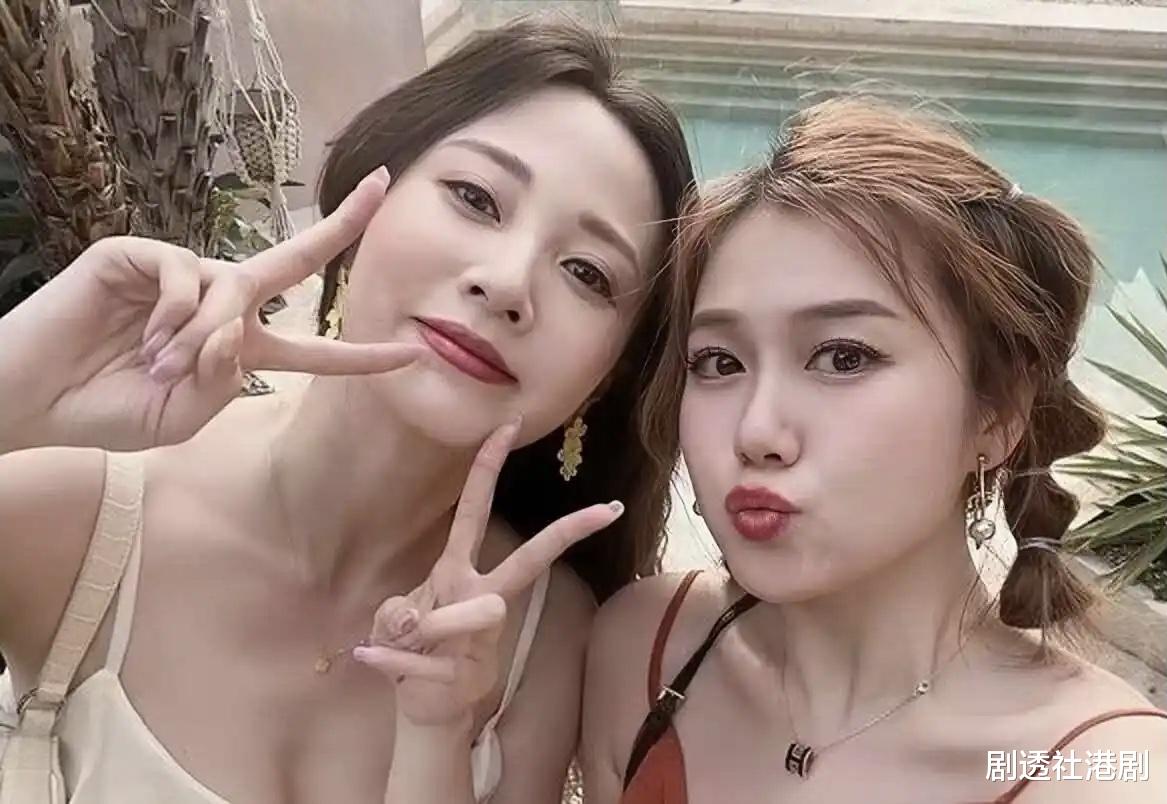 TVB性感女星离巢后近况曝光！旅行晒澎湃上围，前夫现身内地恋综