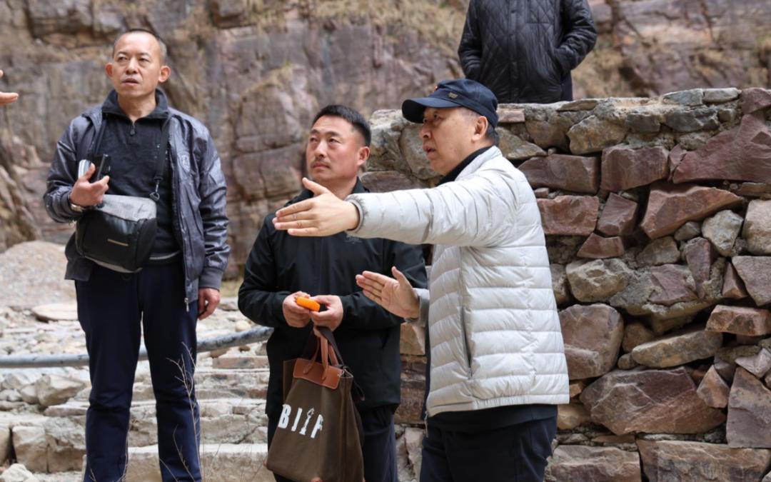 冯小宁执导《举起手来3》定档万仙山，4月正式开拍
