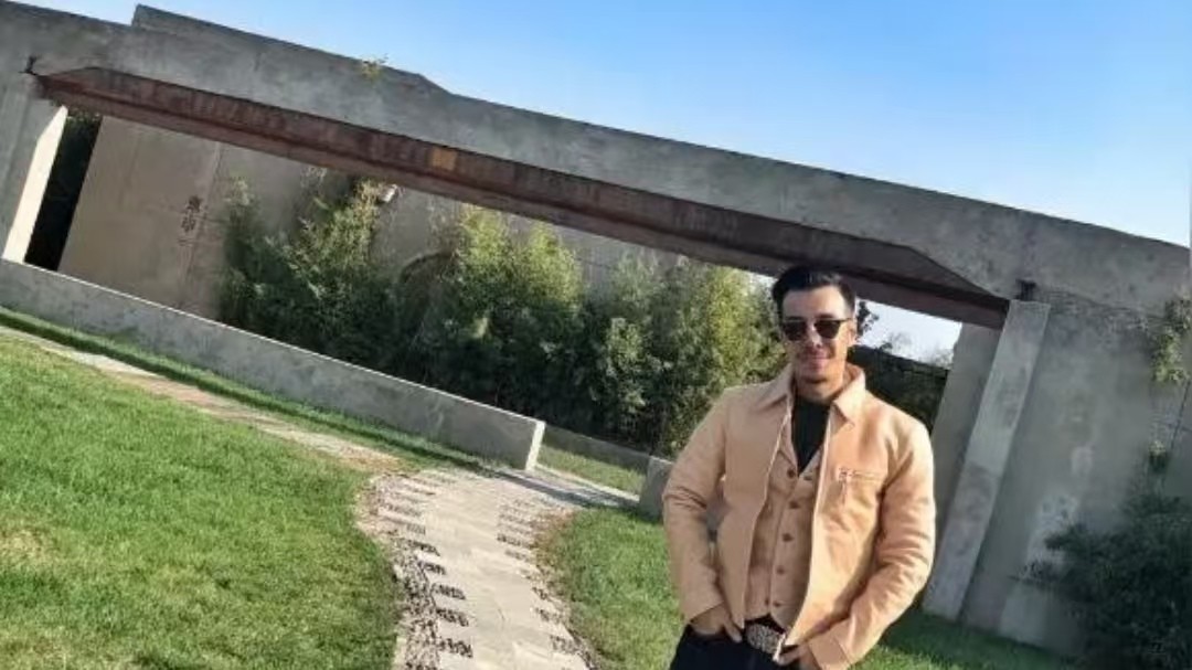 海一天再婚娶小12岁美女刘帅，如今儿女双全，过得幸福不已