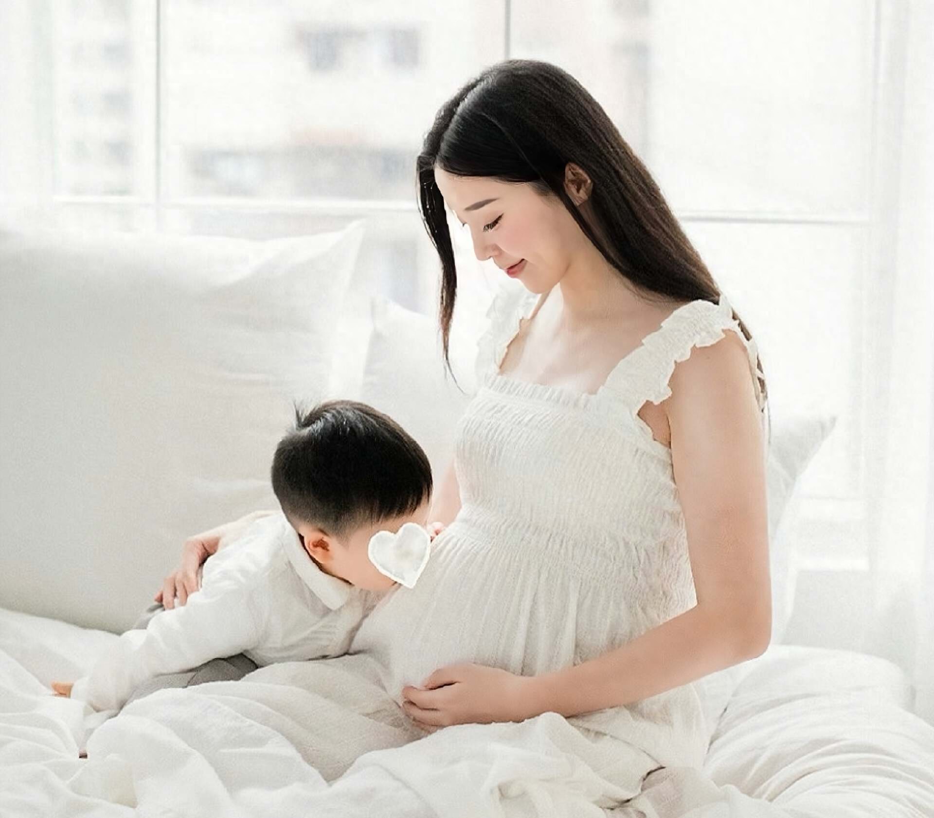 恭喜！香港知名富家千金再度怀孕，临盆在即晒孕肚照颜值在线