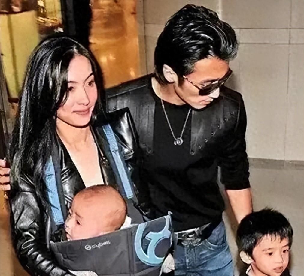 张柏芝三胎身世谜底揭开：混血娃一现身，谢霆锋终于松了口气